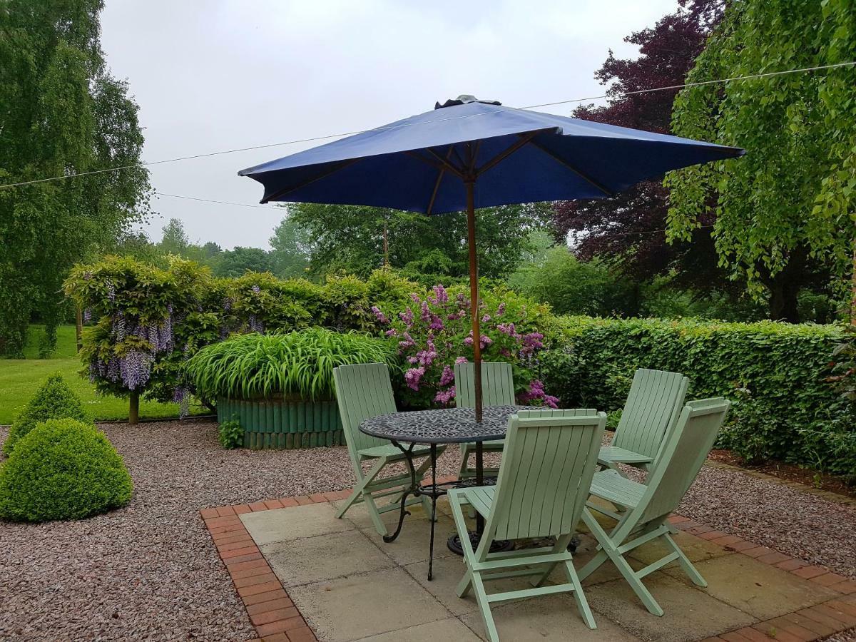 Surlingham Lodge Garden Cottage In Rspb Village Near Норуич Екстериор снимка